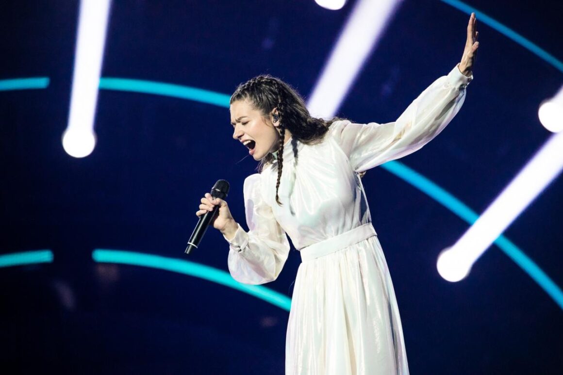 Eurovision – Αμάντα Γεωργιάδη: Οι φωτογραφίες λίγο πριν βγει στην σκηνή του διαγωνισμού