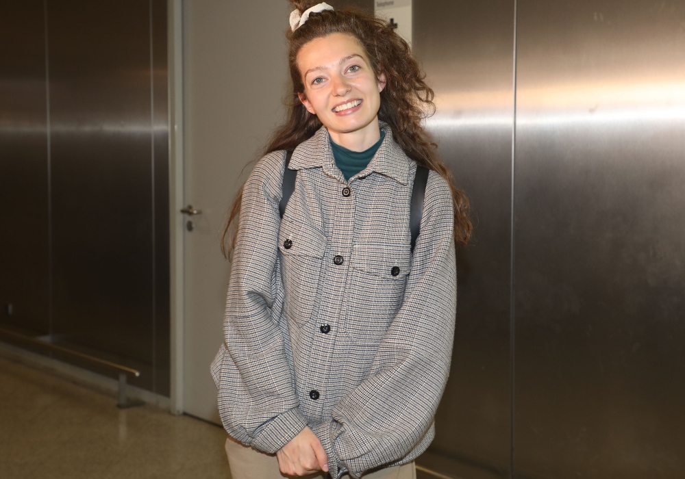 Η Αμάντα Γεωργιάδη επέστρεψε στην Ελλάδα – Χαρούμενη και χαμογελαστή στο αεροδρόμιο