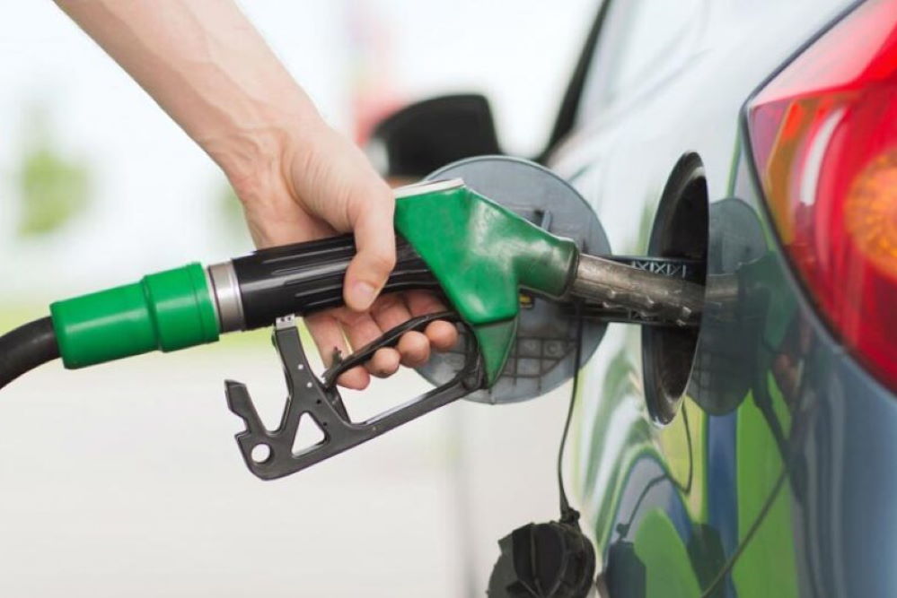 Ασφυκτική η εκτόξευση της βενζίνης: «Καλπάζει» προς τα 3€ η τιμή λίτρου