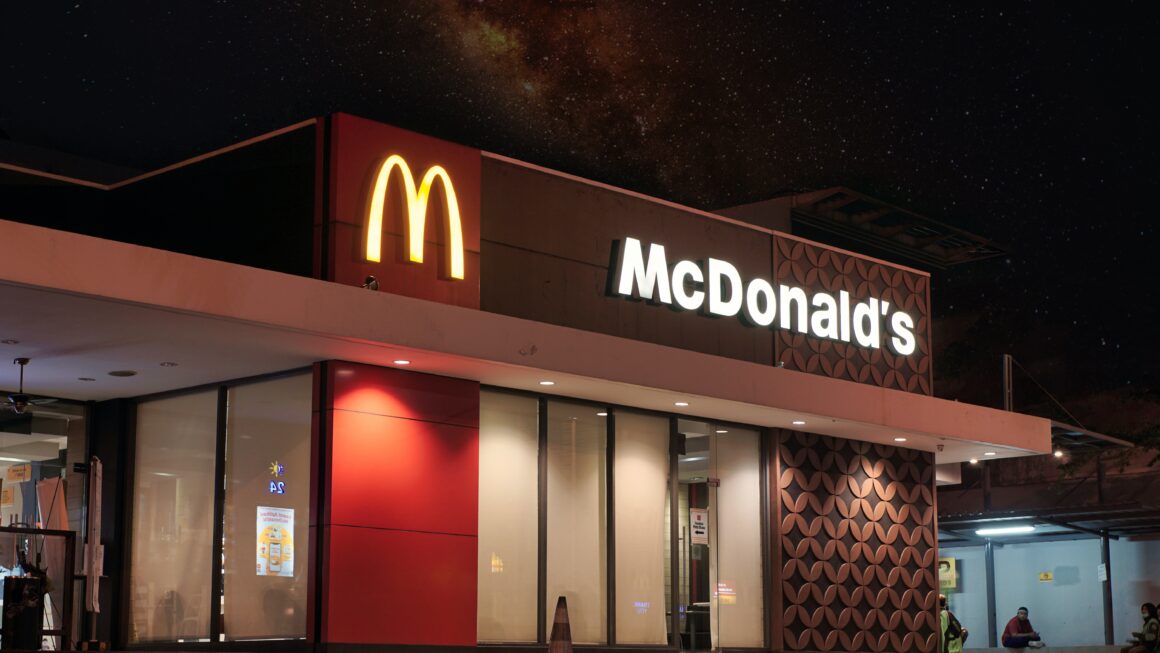 Ρωσία: Με άλλο όνομα ανοίγουν ξανά τα McDonald’s