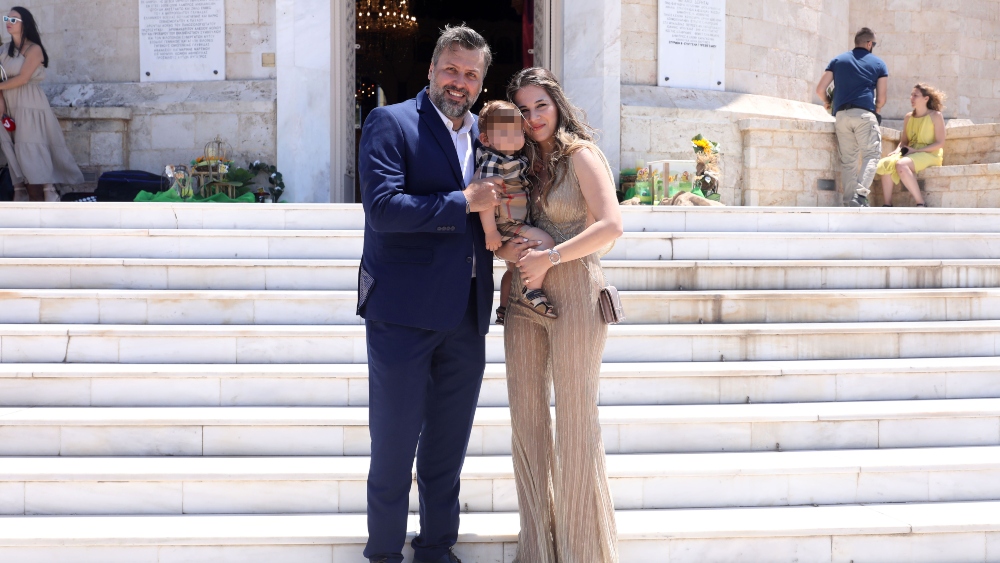 Γιάννης Καλλιάνος – Χάρις Δαμιανού: Βάφτισαν τον γιο τους ανήμερα της γιορτής του πατέρα