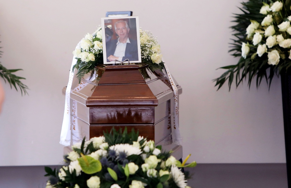 Το τελευταίο αντίο στον Κωνσταντίνο Τζούμα είπαν στο Α’ Νεκροταφείο –Οι ηθοποιοί που έδωσαν το παρών