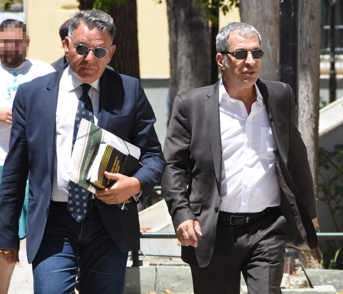 Θέμης Αδαμαντίδης: Αναβλήθηκε η δίκη του για τις 14 Ιουλίου – Οι πρώτες δηλώσεις του τραγουδιστή και του Αλέξη Κούγια