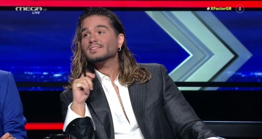 X Factor: Ο Χρήστος Μάστορας εμφανίστηκε με τα μαλλιά κάτω και το Twitter έχει τρελαθεί – Ο Ιησούς και ο Ντ’ Αρτανιάν συναντήθηκαν στο πρόσωπό του