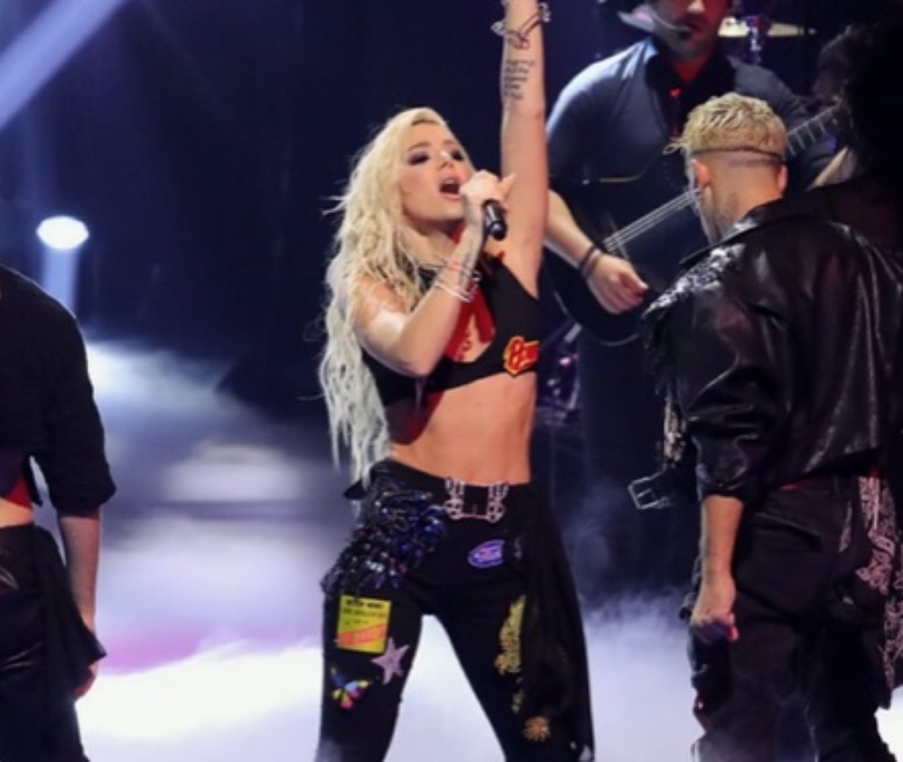 X Factor: Η Josephine εμφανίστηκε στη σκηνή του μουσικού show όμως το Twitter δεν ξεχνά