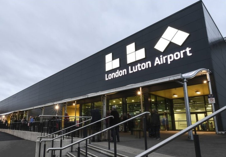 Καύσωνας στην Αγγλία: Έκλεισε το αεροδρόμιο του Λουτόν καθώς έλιωσε ο διάδρομος