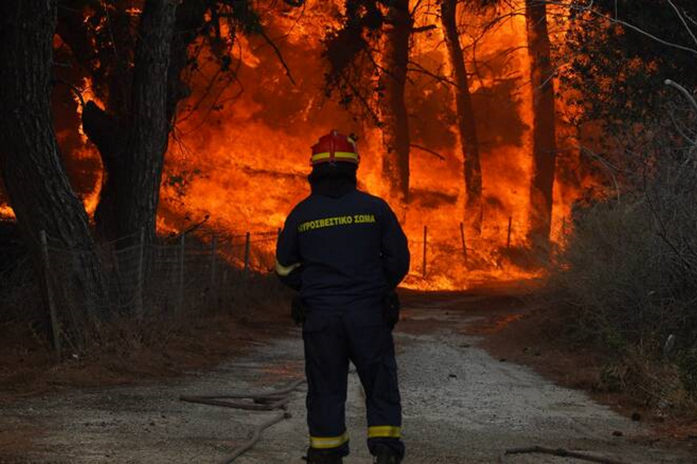 Φωτιά: Συνεχίζεται η μάχη με τις φλόγες στον Έβρο – Αυξήθηκαν οι πυροσβεστικές δυνάμεις