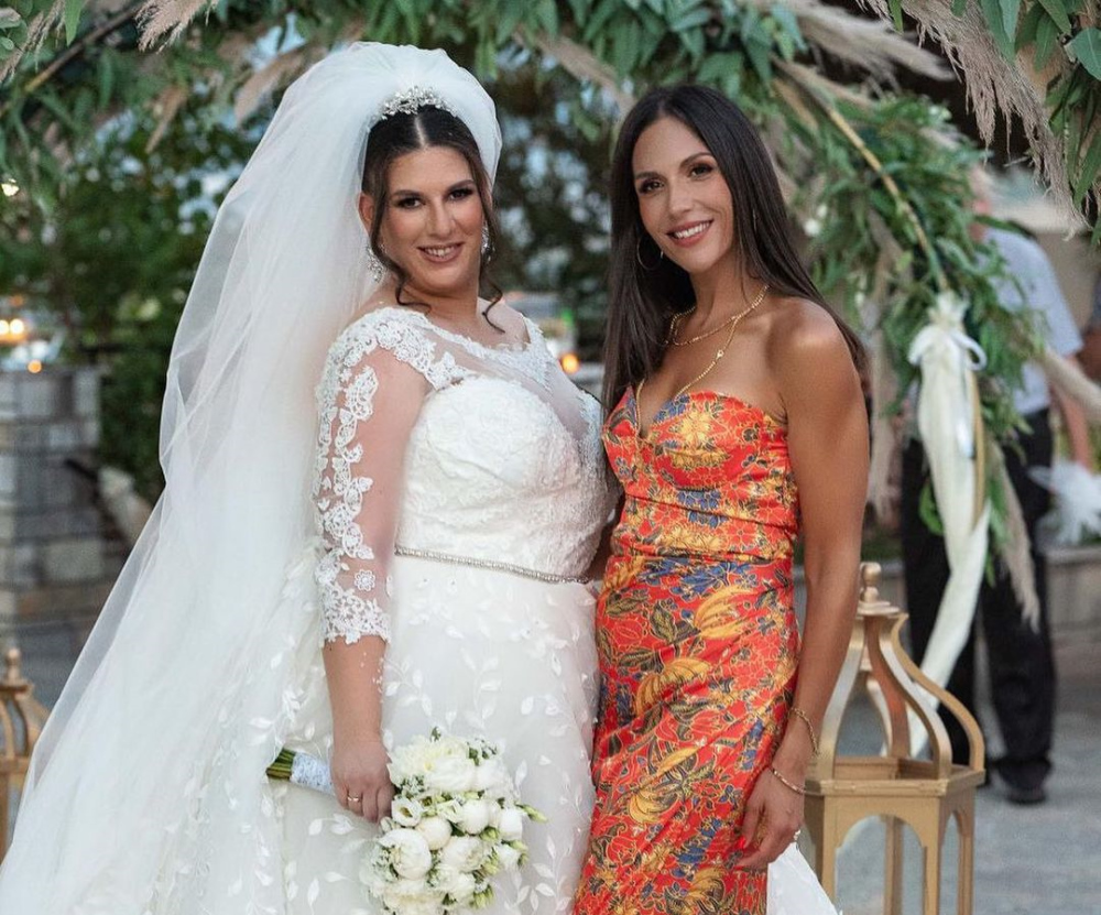 Ανθή Βούλγαρη: Μάθαμε πόσο κοστίζει το φόρεμα που επέλεξε για τον γάμο της αδερφής της!