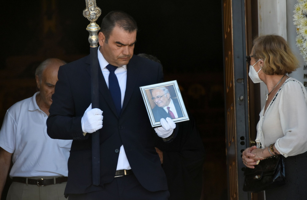 Διονύσης Σιμόπουλος: Θλίψη στην κηδεία του επιφανούς αστροφυσικού – Το συγκινητικό βίντεο με το οποίο τον αποχαιρέτησε το Ίδρυμα Ευγενίδου