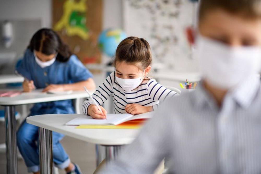Αλλάζουν τα μέτρα για τον Covid στα σχολεία: Παύει η υποχρεωτικότητα μάσκας και τεστ για τους μαθητές