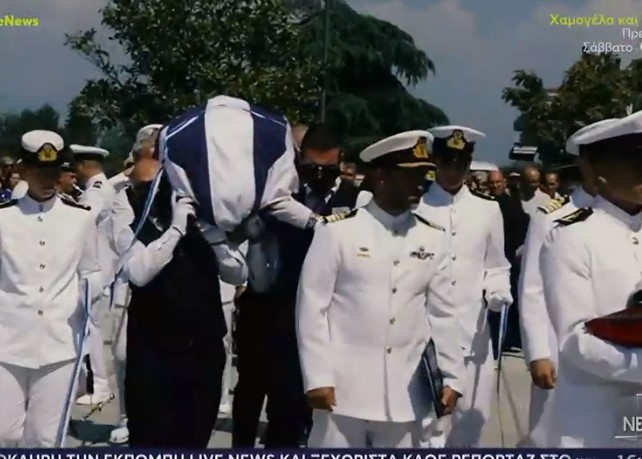 Πολεμικό Ναυτικό: Θρήνος για τη 19χρονη Θάλεια στο τελευταίο της «αντίο» – Συντετριμμένοι οι γονείς και ο αδελφός της