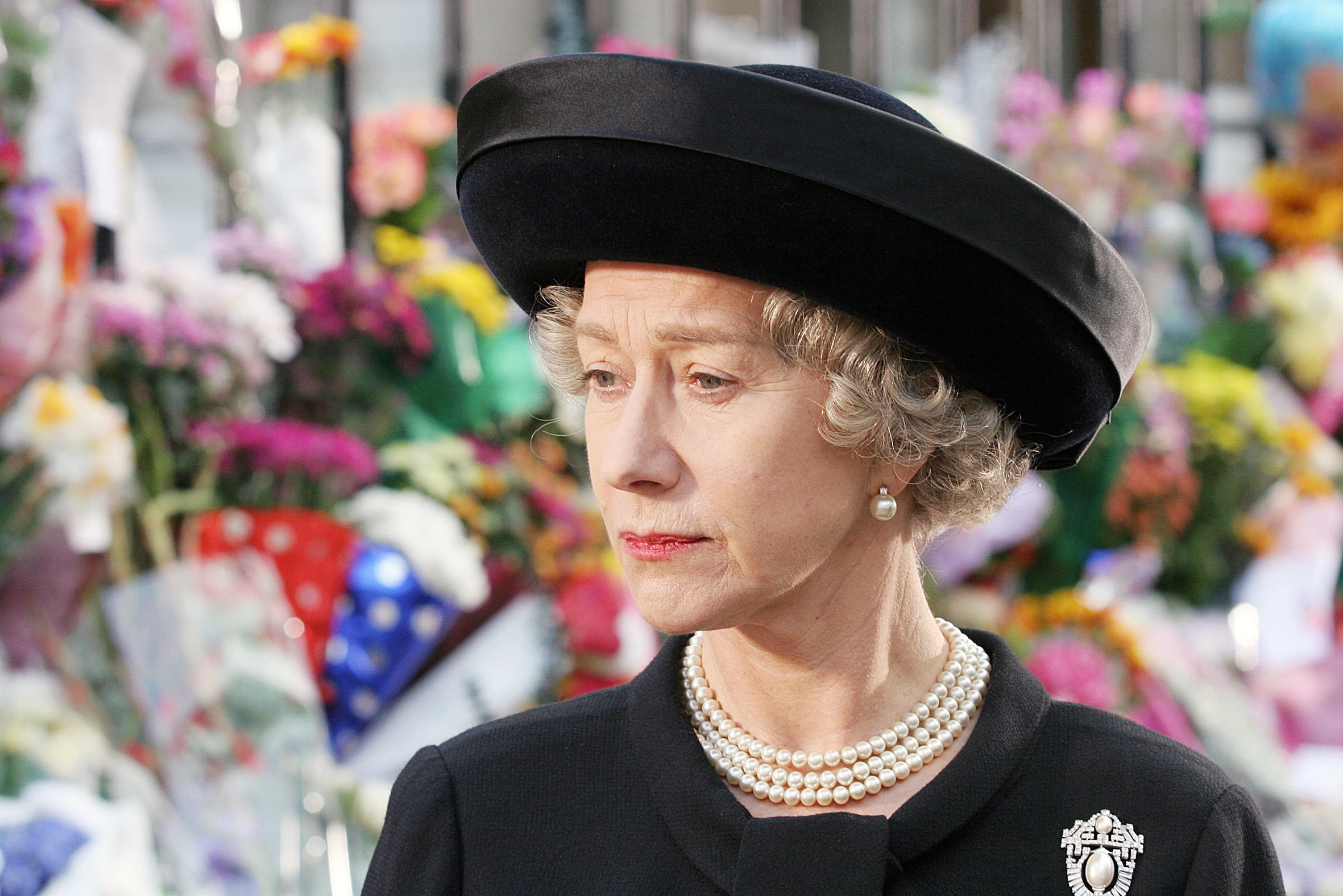 Βασίλισσα Ελισάβετ: Ο τρόπος που την αποχαιρέτησε η Helen Mirren (που την υποδύθηκε) και οι γυναίκες που την ενσάρκωσαν