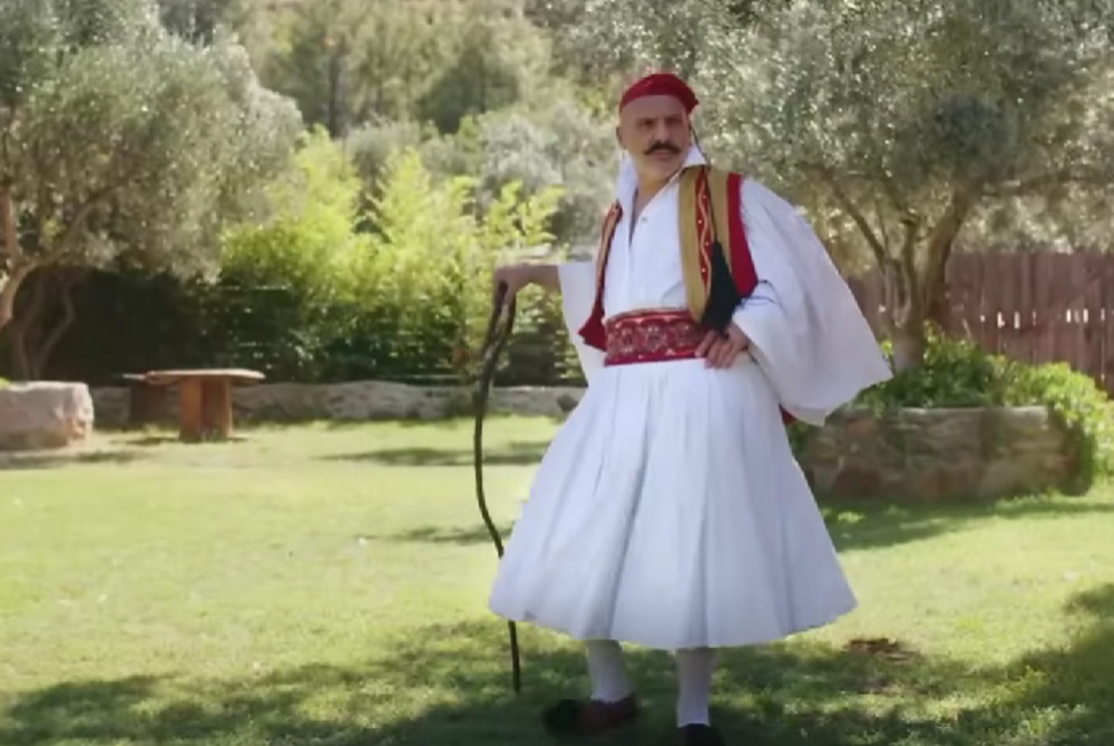 «Καλό Μεσημεράκι»: Ο Νίκος Μουτσινάς «βοσκός» και η «Βάνια» χορεύει παραδοσιακούς χορούς – Το Twitter αποθέωσε την «βουκολική» πρεμιέρα