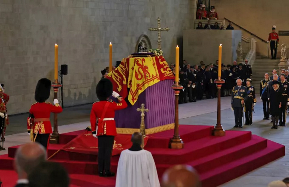 Βασίλισσα Ελισάβετ: Η τελευταία «Αγρυπνία των Πριγκίπων», η «σιγή» του Big Ben και ο φόρος τιμής ηγετών από όλον τον κόσμο – Όλο το πρωτόκολλο της κηδείας