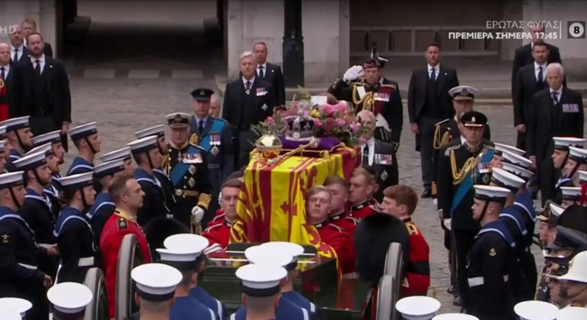 Κηδεία Βασίλισσας Ελισάβετ: Η άφιξη της βασιλικής οικογένειας και η συνοδεία της σορού στο αββαείο του Ουέστμινστερ