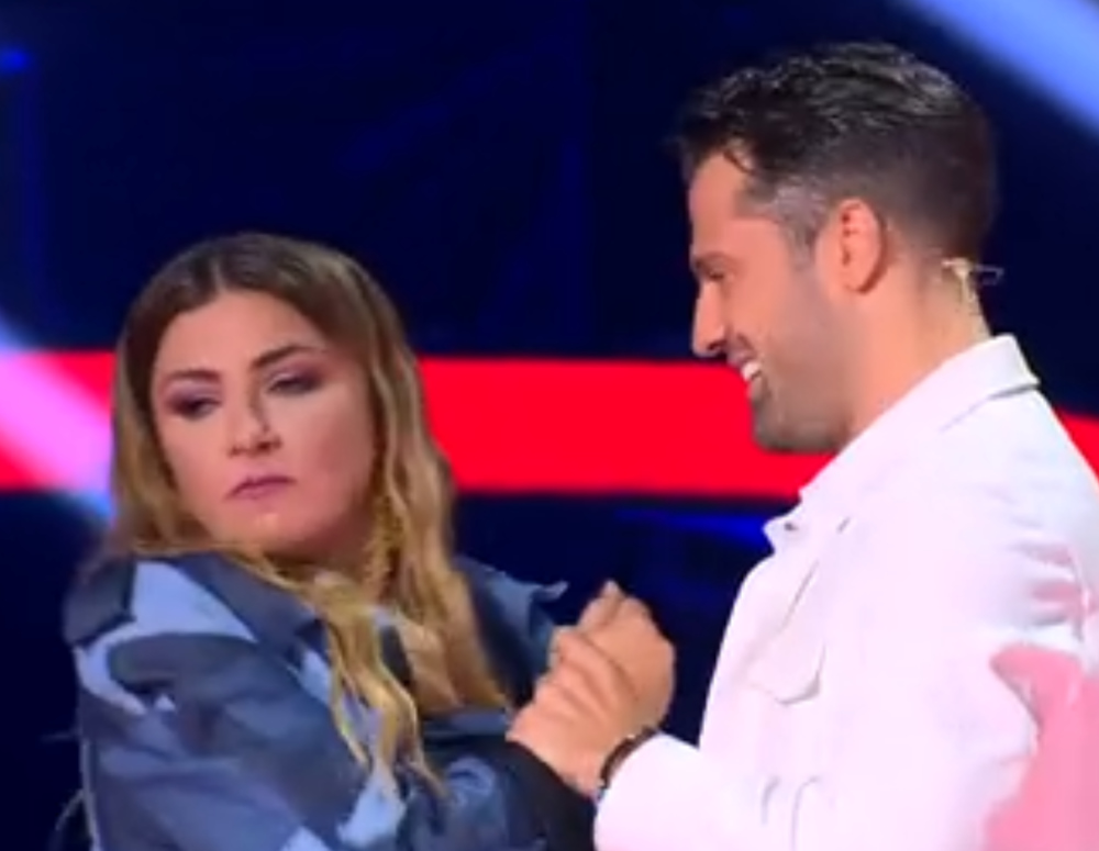 The Voice – Κωνσταντίνος Αργυρός: Μετάνιωσε πικρά το μπλοκ στην Έλενα Παπαρίζου – Ανέβηκε στη σκηνή και τον… χαστούκισε!