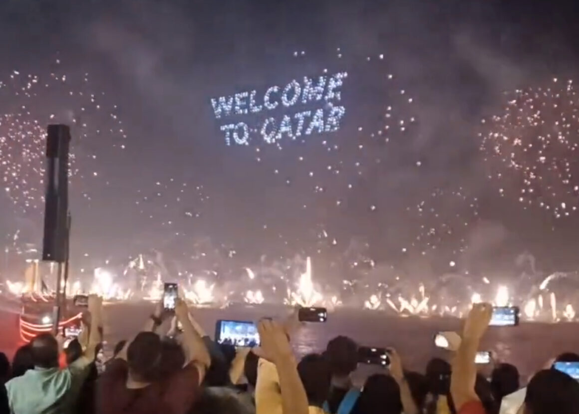 Μουντιάλ 2022: Η νύχτα έγινε μέρα στην Ντόχα – Γιόρτασαν με πυροτεχνήματα την παραμονή της μεγάλης πρεμιέρας