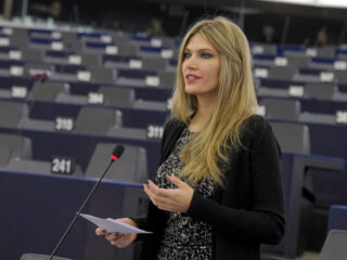 Εύα Καϊλή: «Βρίσκω τη σιωπή ολόκληρου του Ευρωπαϊκού Κοινοβουλίου εξωφρενική»