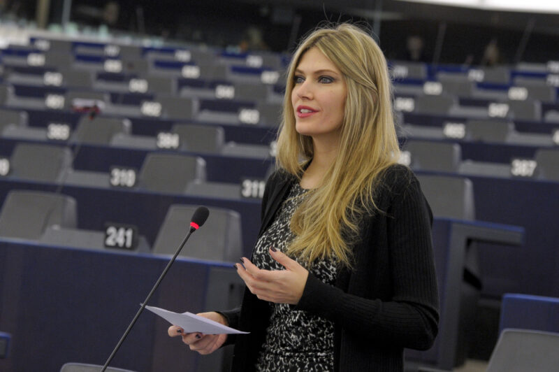 Εύα Καϊλή: «Βρίσκω τη σιωπή ολόκληρου του Ευρωπαϊκού Κοινοβουλίου εξωφρενική»