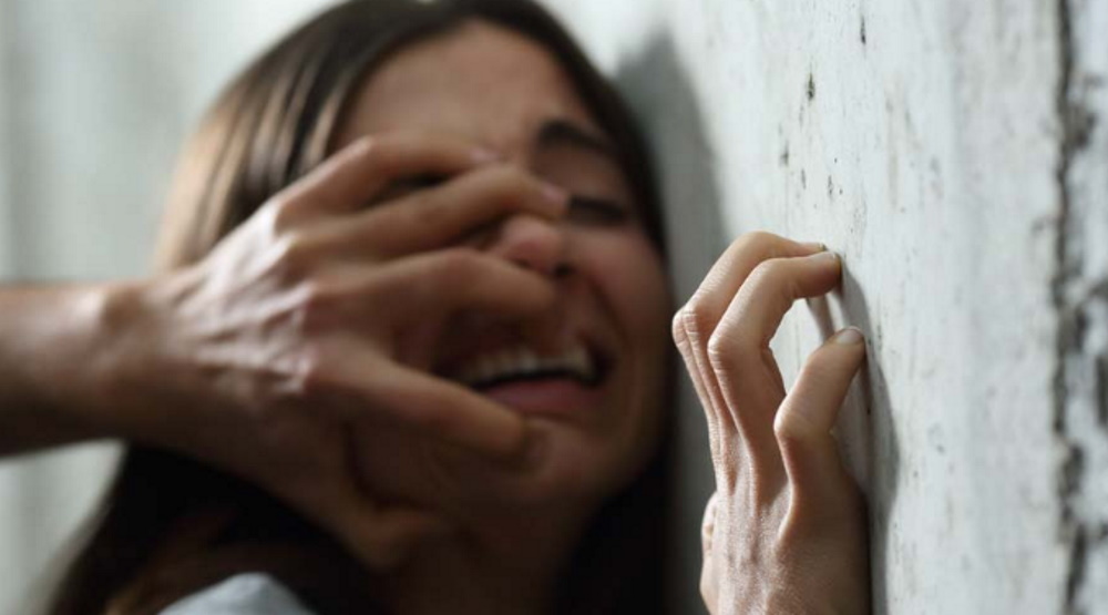 Απόπειρα βιασμού 14χρονης – Κόρινθος: Η μητέρα μιλά για όσα της περιέγραψε η κόρη της