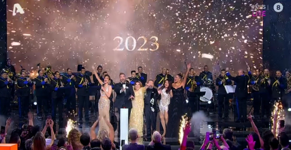 J2US: Ο Νίκος Κοκλώνης και οι κριτές υποδέχτηκαν το 2023 με πυροτεχνήματα και κομφετί – Το «ευχαριστώ» στους τηλεθεατές