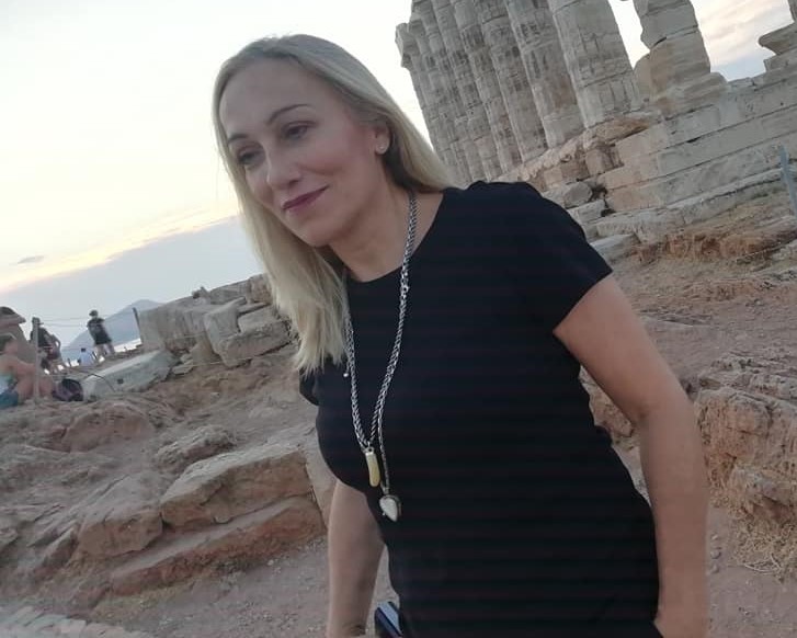 Ματίνα Καλτάκη: H δημοσιογράφος της ΕΡΤ που έγινε viral απαντά – «Το θέμα έχει παρατραβήξει…»