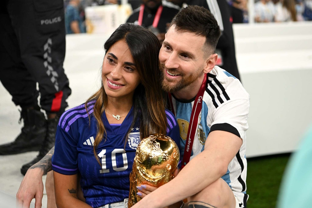 Lionel Messi: Σε gala της FIFA με την εντυπωσιακή του σύζυγο – Η τσάντα της Antonella έκλεψε τις εντυπώσεις – Πόσο κοστίζει;