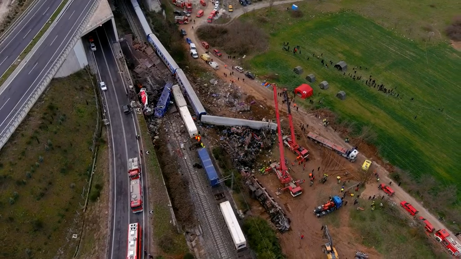 Τέμπη – Νέοι ισχυρισμοί από τον δικηγόρο τραυματία – «Το τρένο κουβαλούσε παράνομα υλικά που προκάλεσαν την έκρηξη»