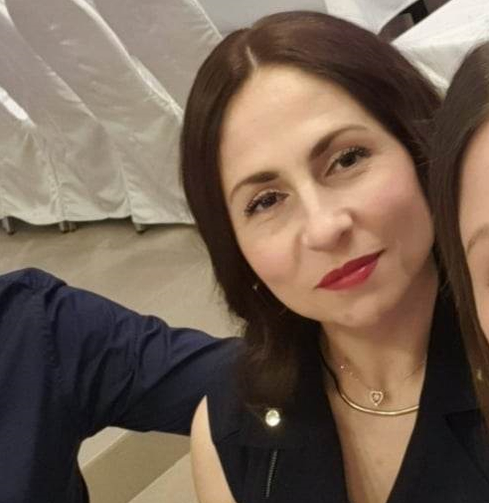 Τέμπη – Πένθιμες καμπάνες στον Τύρναβο: Συγγενείς, φίλοι και απλός κόσμος αποχαιρετά τη 42χρονη μητέρα που έχασε τη ζωή της