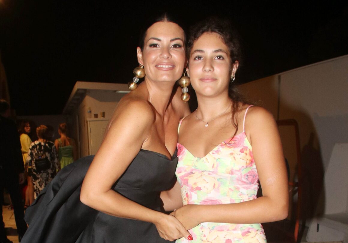 Μαρία Κορινθίου: «Η κόρη μου θα με διαλύσει που μιλάω για αυτή»