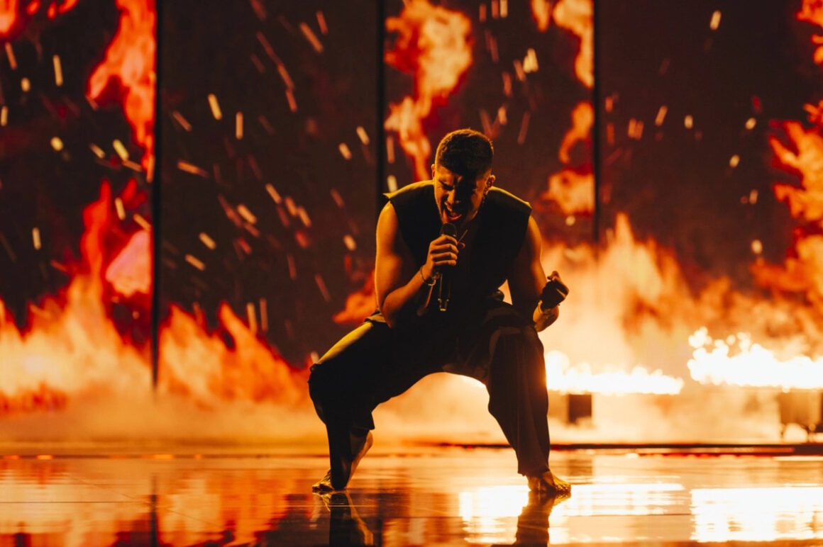Eurovision 2023 – Β΄ημιτελικός: Με φλόγες «γκρέμισε» την σκηνή ο Andrew Lambrou και τρέλανε το Twitter – «Λυσσάξτε τσαούσες!»