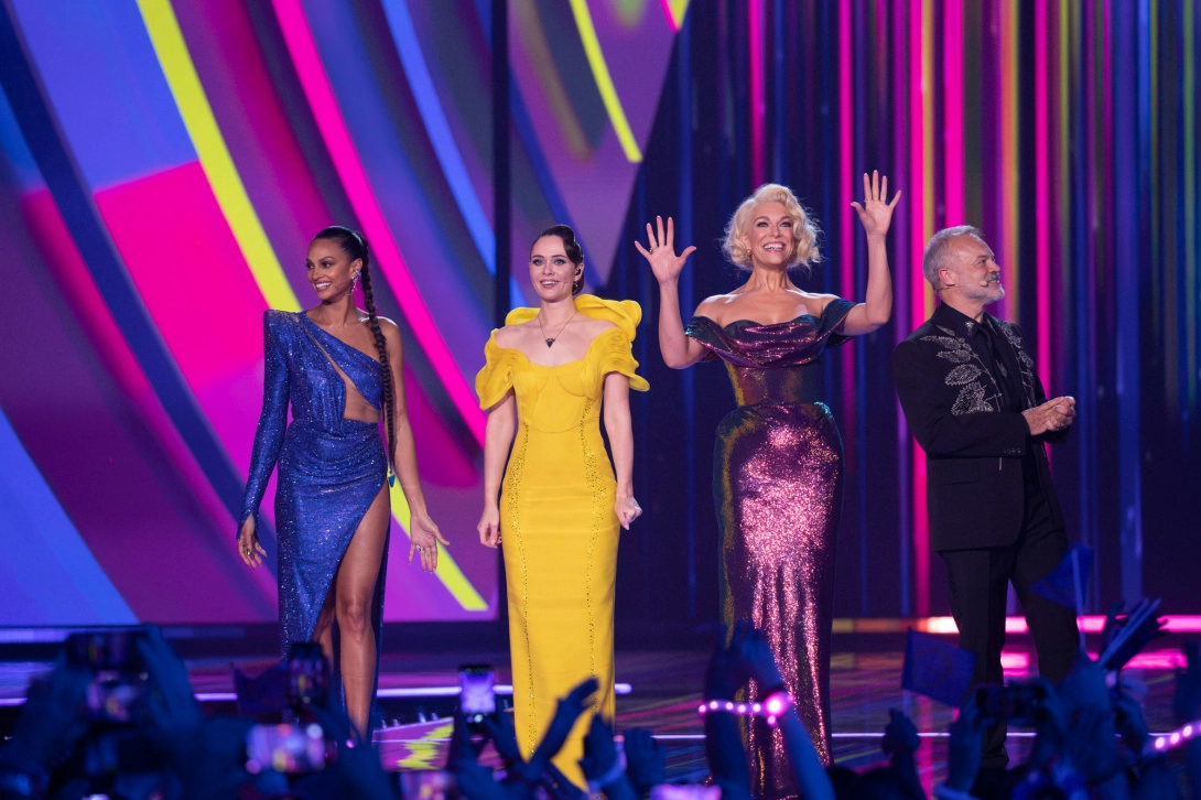 Eurovision 2023 – Τελικός: Έναρξη με ουκρανικό χρώμα, παλιούς νικητές του διαγωνισμού και την flag parade – Βίντεο