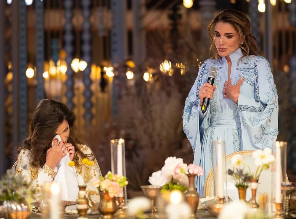 Βασίλισσα Ράνια της Ιορδανίας: Συγκινημένη στο λαμπερό πάρτι της Χέννας προς τιμήν της μέλλουσας νύφης της