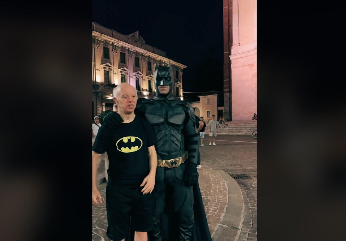 Ιταλία: Η ευχή του έγινε πραγματικότητα! Ο Batman βρέθηκε δίπλα του και η συγκίνηση ήταν τεράστια