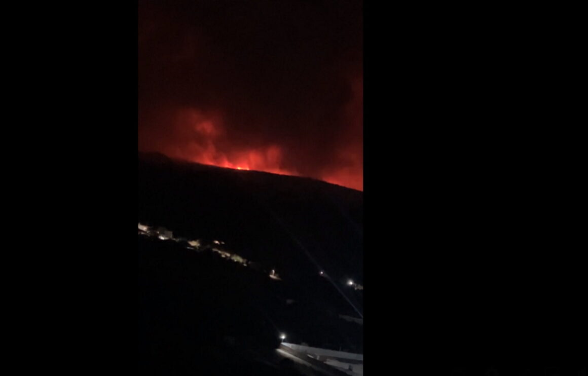 Live Update – Δερβενοχώρια: «Είναι η πιο δύσκολη πυρκαγιά που αντιμετωπίζουμε», λέει ο Γ. Αρτοποιός