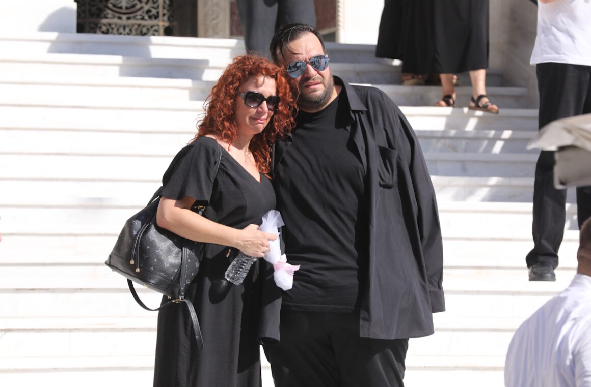 Τζίνα Ντρούλις: Ράκος ο Φίλιππος Καμπούρης στην κηδεία της αδερφής του