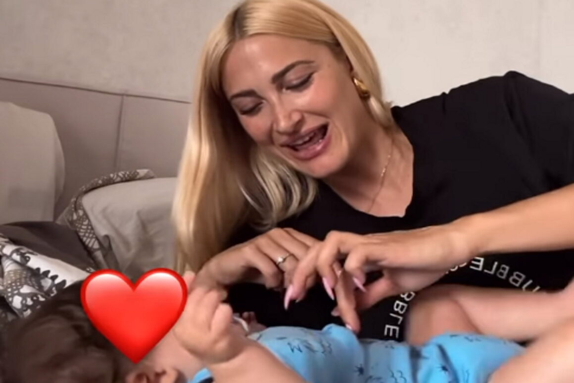 Ιωάννα Τούνη: «Έριξε» το Instagram ο γιος της με το γέλιο του