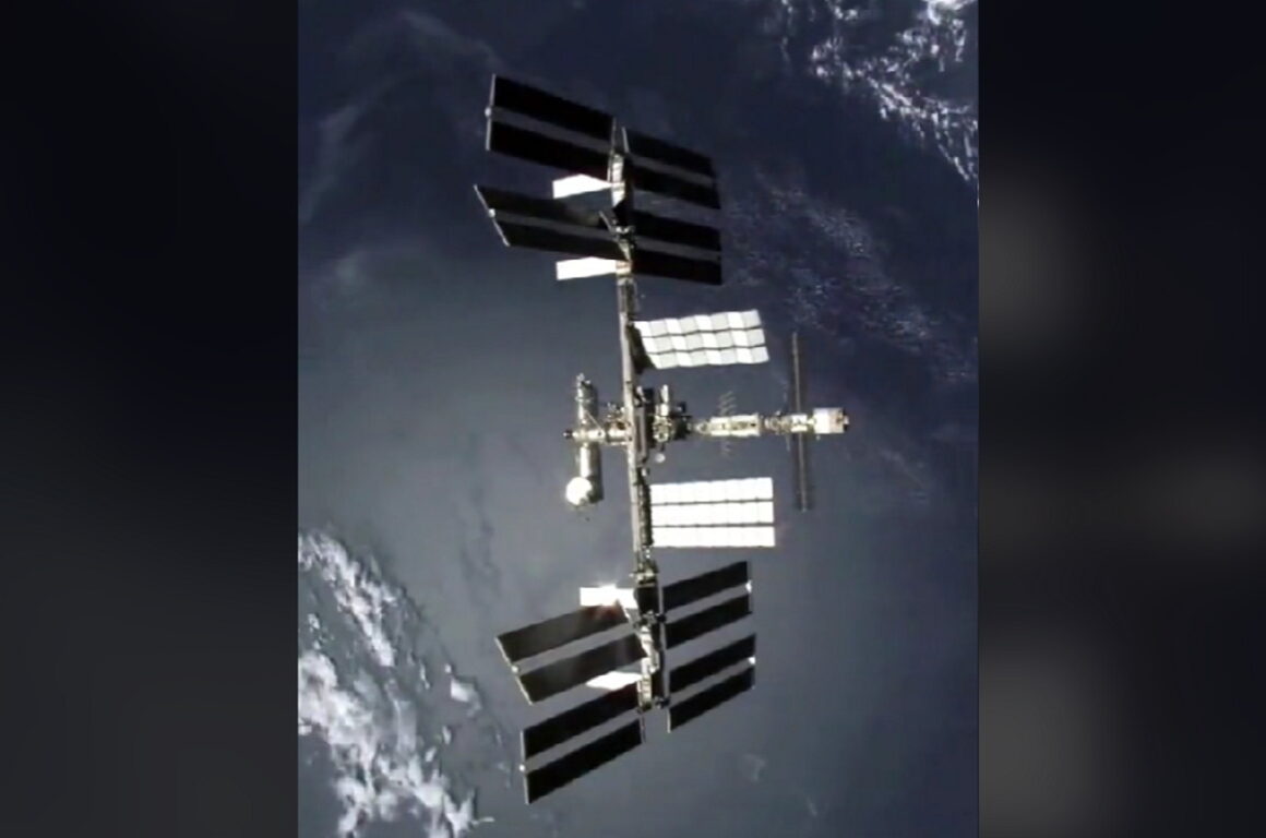 TikTok: Αστροναύτης δείχνει καρέ – καρέ τις δουλειές που κάνει στο διαστημόπλοιο
