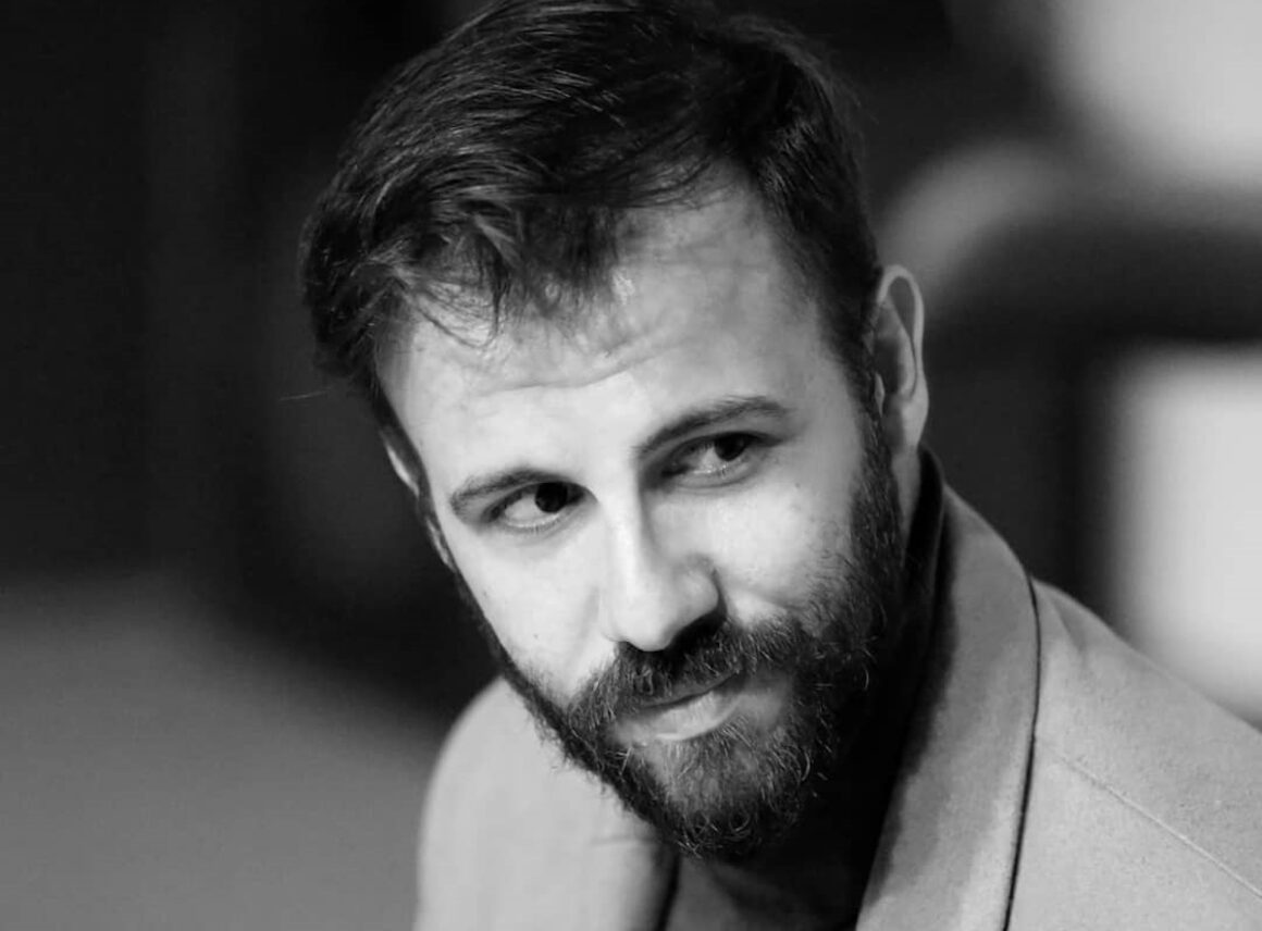 Νίκος Γκέλια: «Άνοιξαν το πορτ μπαγκάζ και μου είπαν “και Αλβανός και ηθοποιός”»