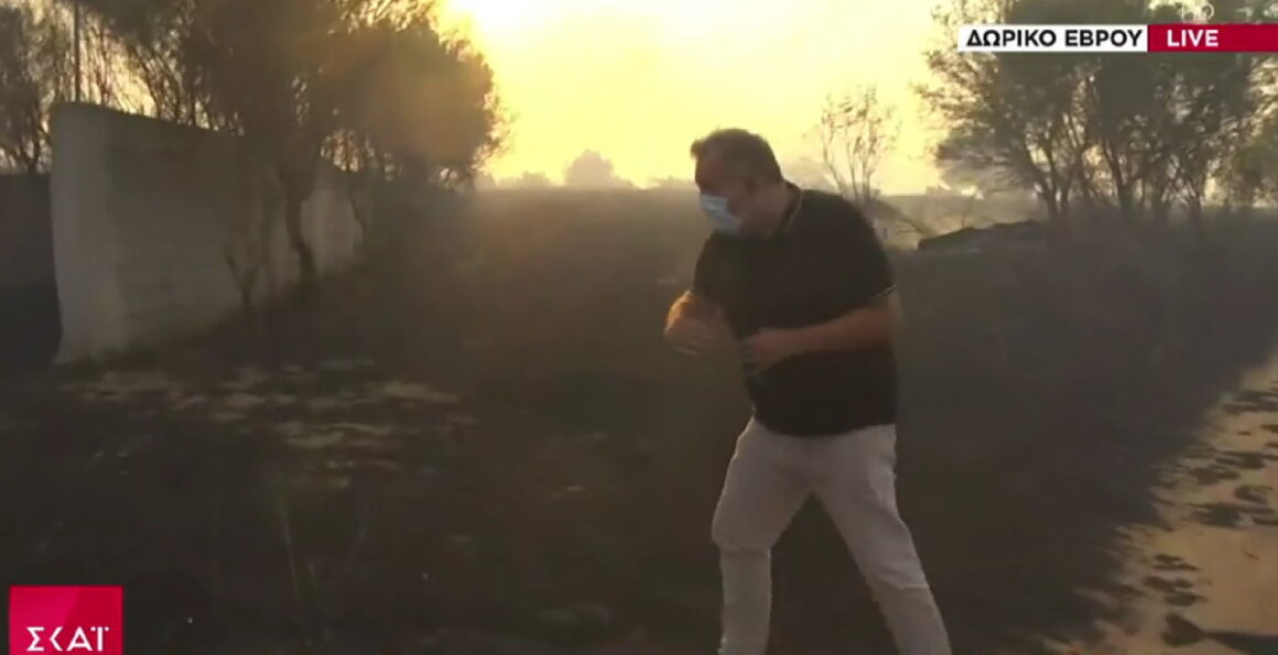 Έβρος: Κάηκαν σπίτια στο χωριό Δωρικό – Δυσκολεύουν την κατάσβεση οι δυνατοί άνεμοι