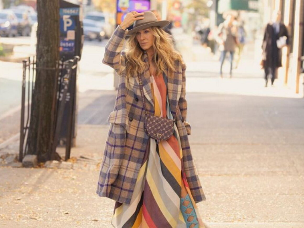Sarah Jessica Parker: Η Carrie Bradshaw μιλά άπταιστα ελληνικά σε επεισόδιο του And Just Like That