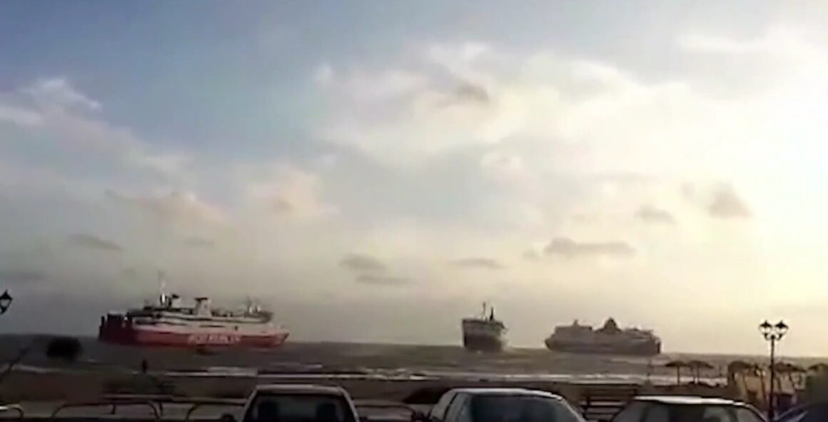 Ραφήνα: Μπλέχτηκαν τρεις άγκυρες πλοίων – 850 επιβάτες εγκλωβισμένοι πάνω από 10 ώρες