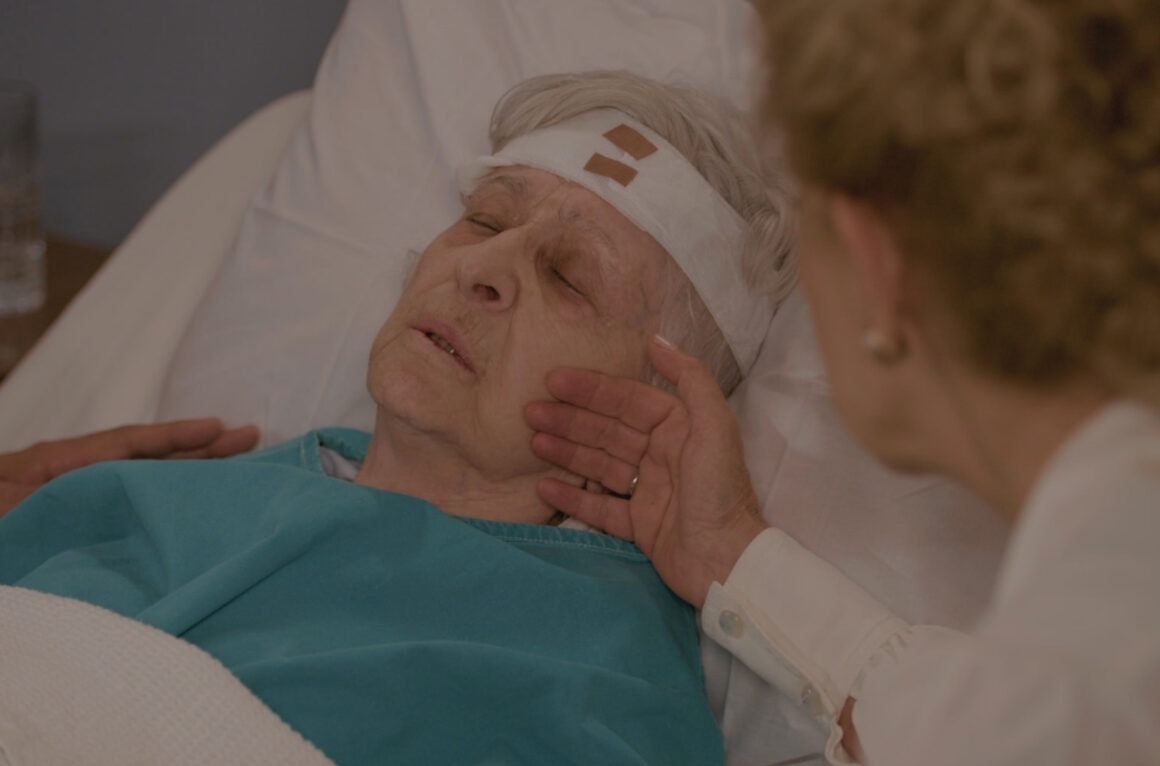Έρωτας φυγάς επόμενα επεισόδια: Η γιαγιά Αθηνά πεθαίνει!