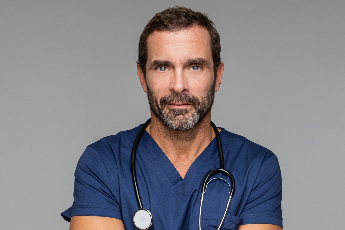 Ο Γιατρός – Μαρκουλάκης: «Είμαι ψυχρός και αλαζονικός – Κρατάω απόσταση από τους ασθενείς»