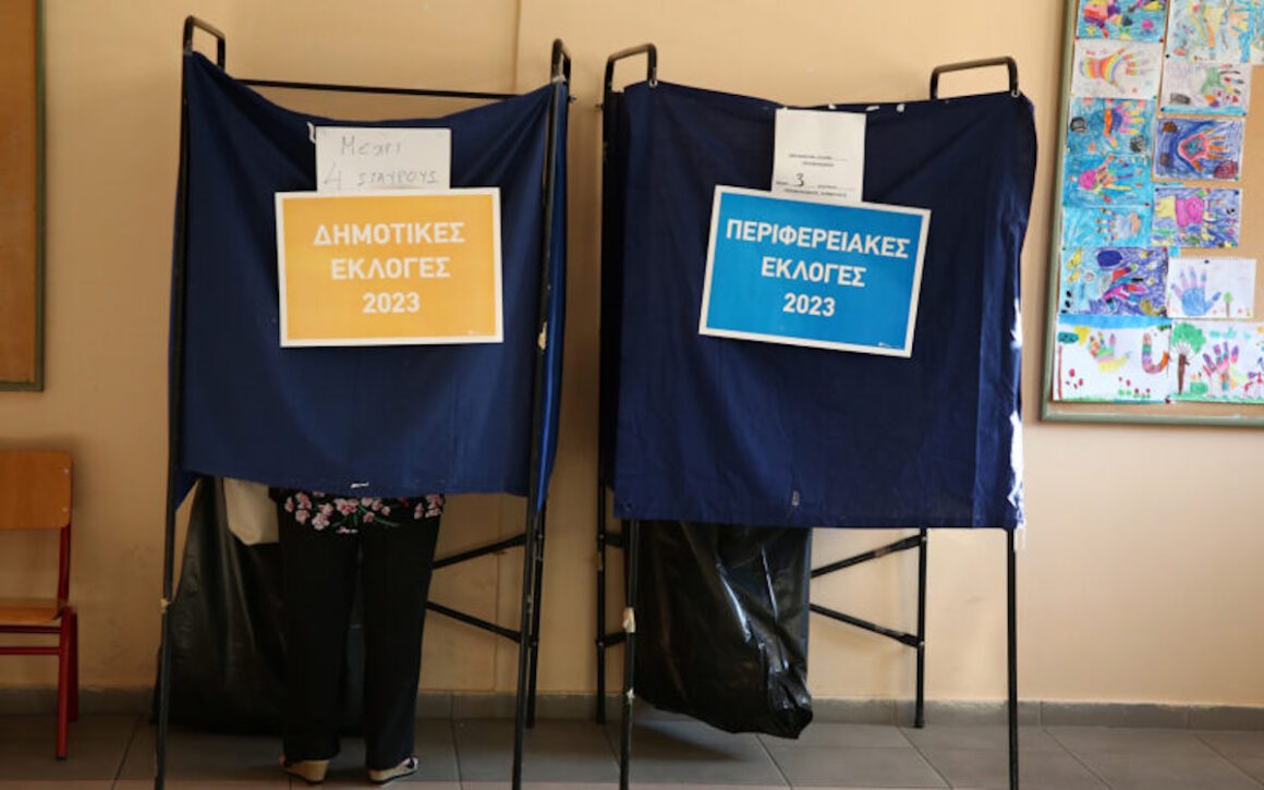 Αυτοδιοικητικές εκλογές: Έκλεισαν οι κάλπες – Αντίστροφη μέτρηση για τα αποτελέσματα