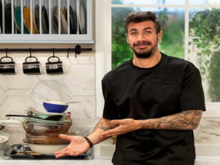 Άκης Πετρετζίκης: «Το σωστό σάντουιτς κάνει και το σωστό κρατς» – Άλλη μια πεντανόστιμη συνταγή από τον σεφ