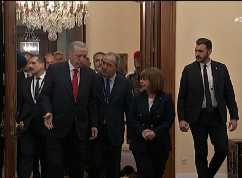 Ταγίπ Ερντογάν: Έφτασε στο Προεδρικό Μέγαρο – Τα πλάνα της συνάντησης με την Κατερίνα Σακελλαροπούλου
