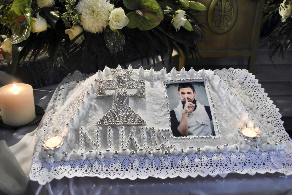 Νίκος Φλωρινιώτης: Συγκίνηση στο μνημόσυνο για τις 40 μέρες από τον θάνατό του