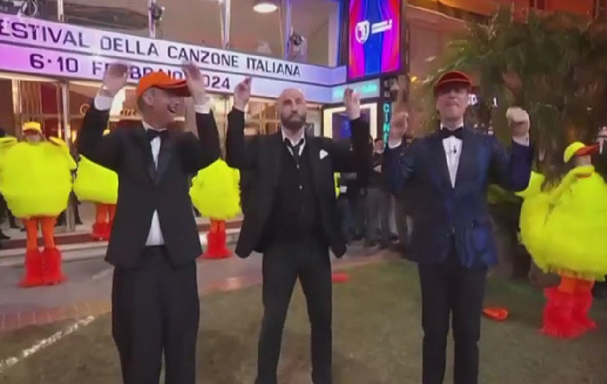 Sanremo 2024: Η επική χορογραφία του Τζον Τραβόλτα με τα….παπάκια!