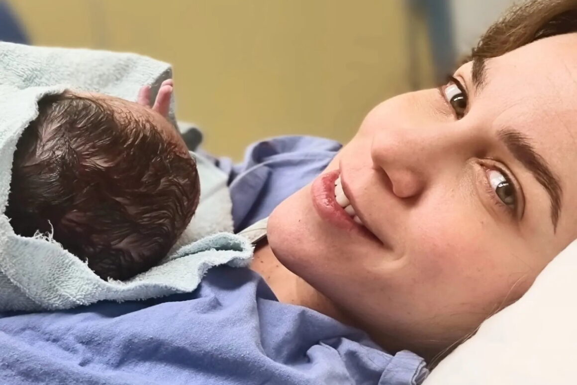 Κατερίνα Στικούδη: Οι πρώτες φωτογραφίες αγκαλιά με τον νεογέννητο γιο της